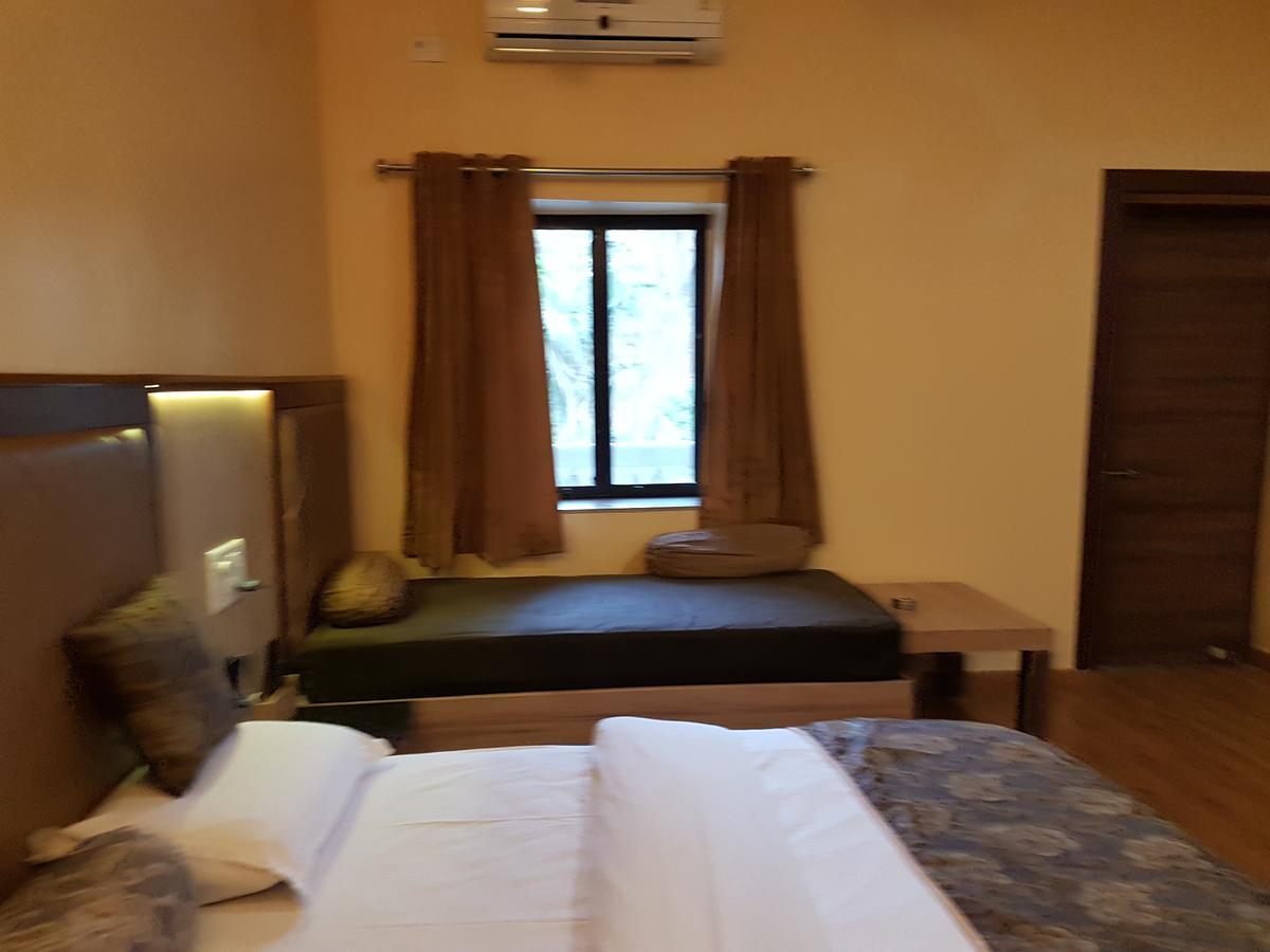Hotel Savera Palace 아부 산 외부 사진