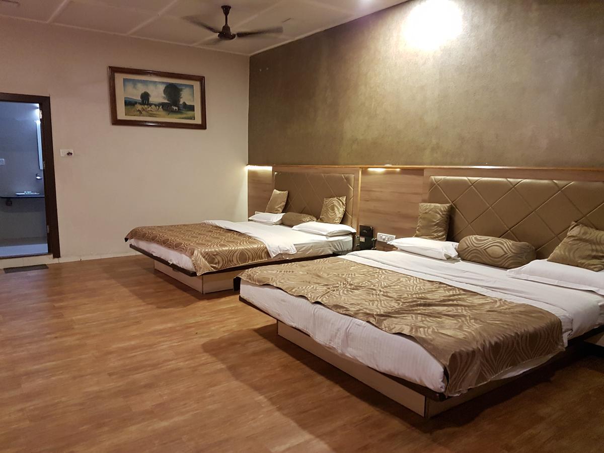 Hotel Savera Palace 아부 산 외부 사진